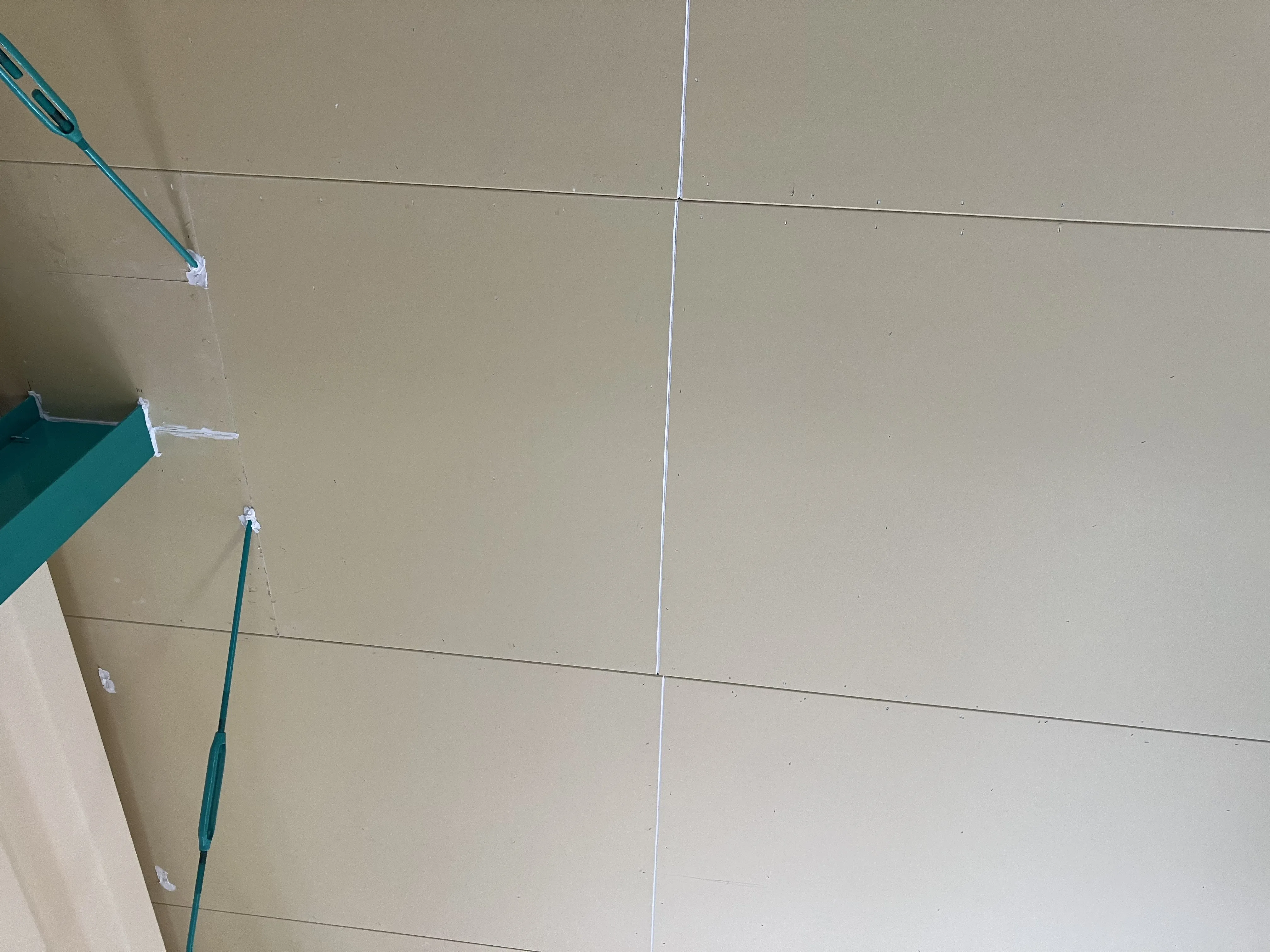 ボード貼り工事